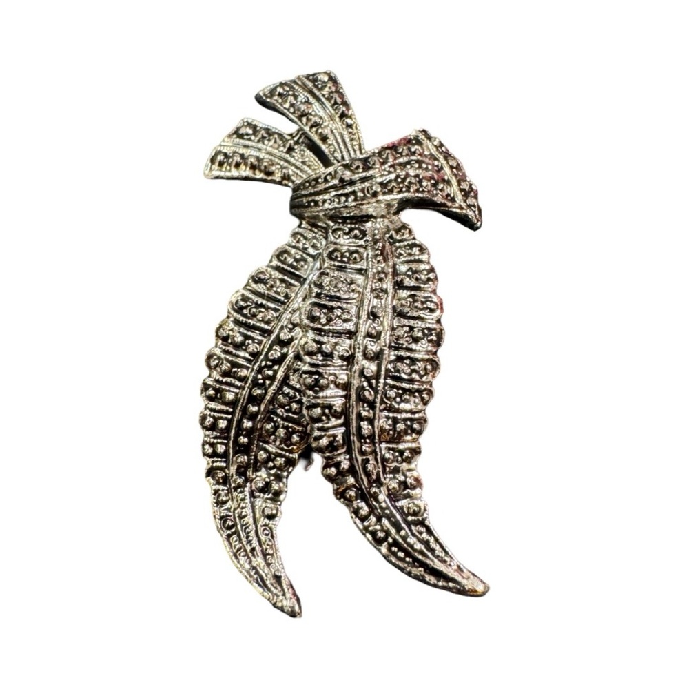 Vintaged signed Gerry’s Marcasite Textured Feen Leaf Brooch
